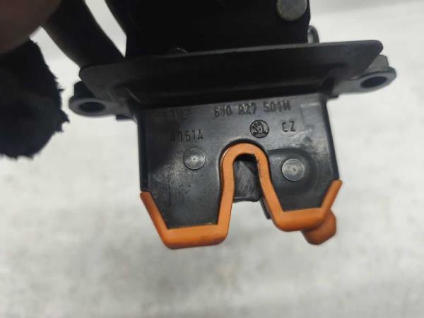 GACHE DE HAYON SKODA - Vue 2